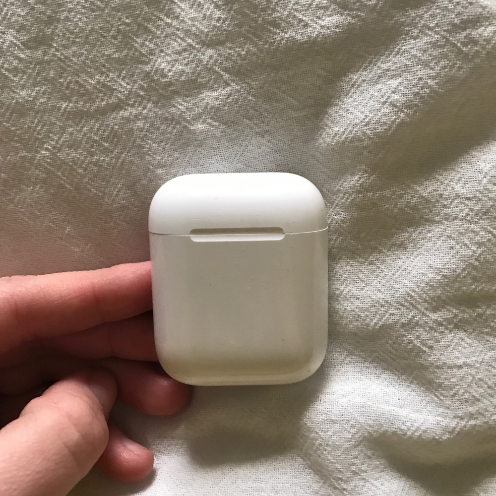 AIRPODS CASE